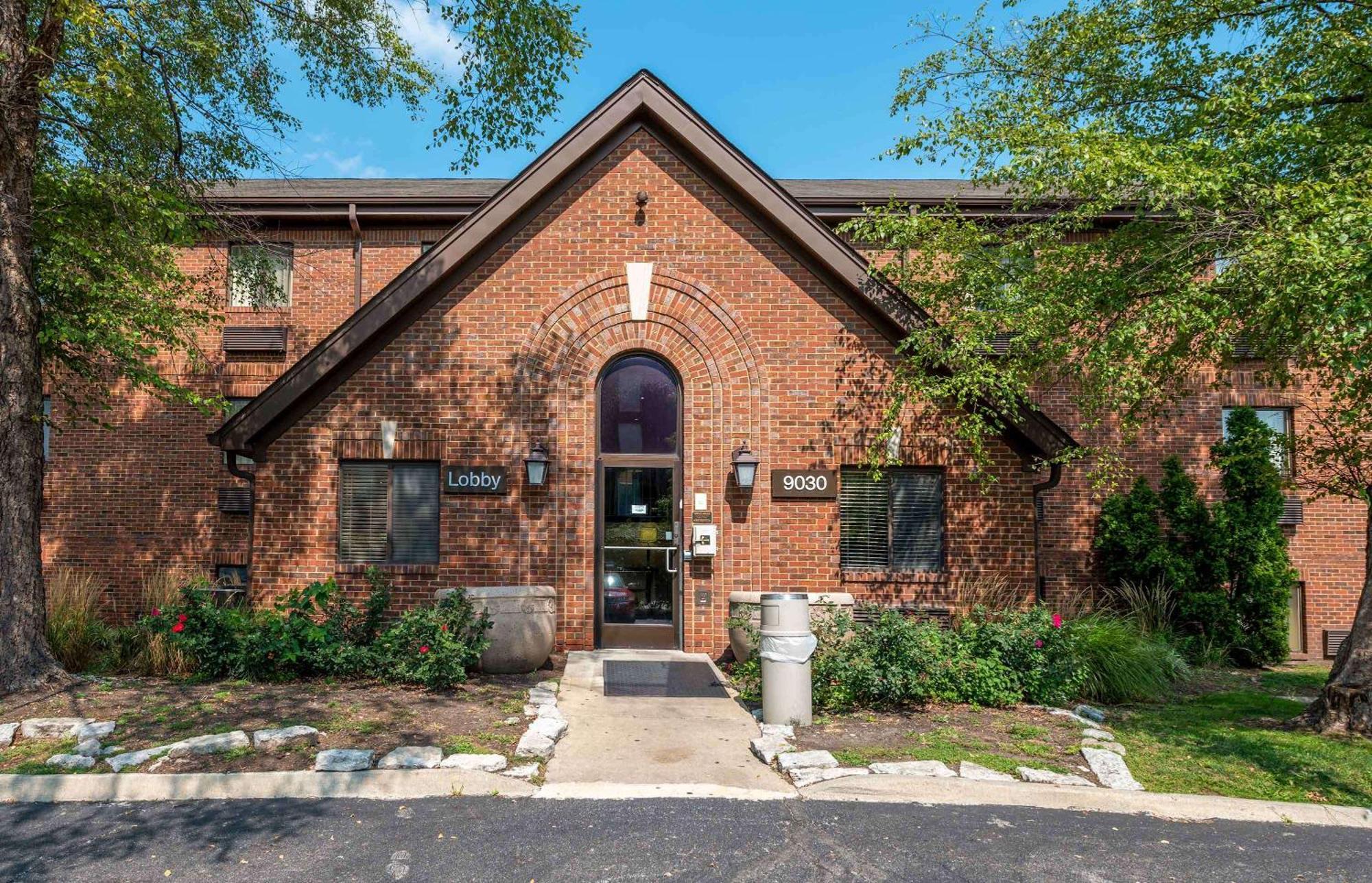 Suburban Studios Indianapolis Northwest - College Parks Exterior photo